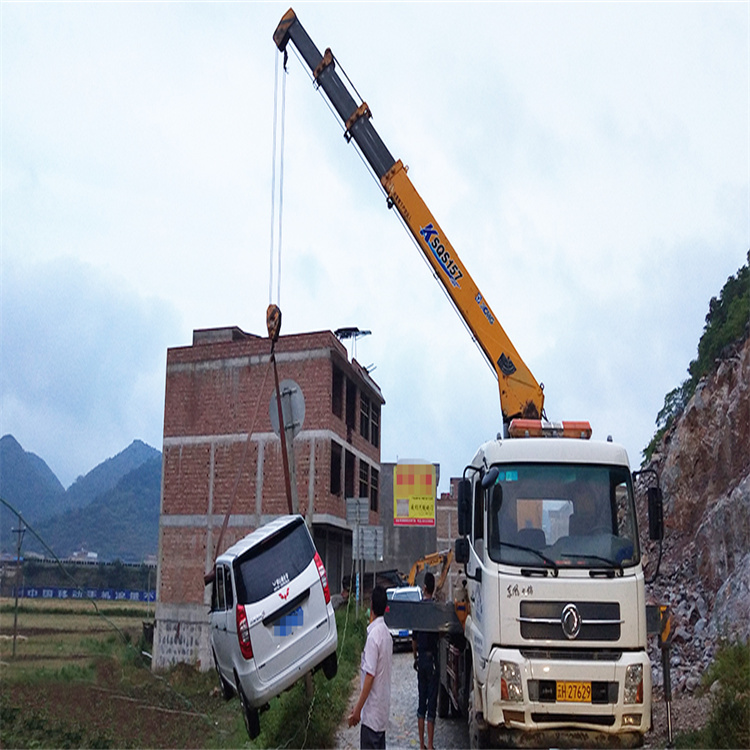 临沂道路交通事故救援吊装案例